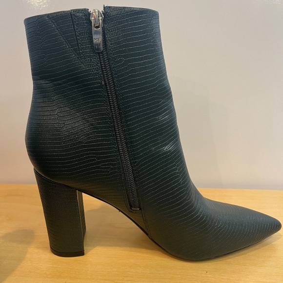 Marc Fisher Glorena Green Crocodile booties ( Size 10) - Picture 2 of 3